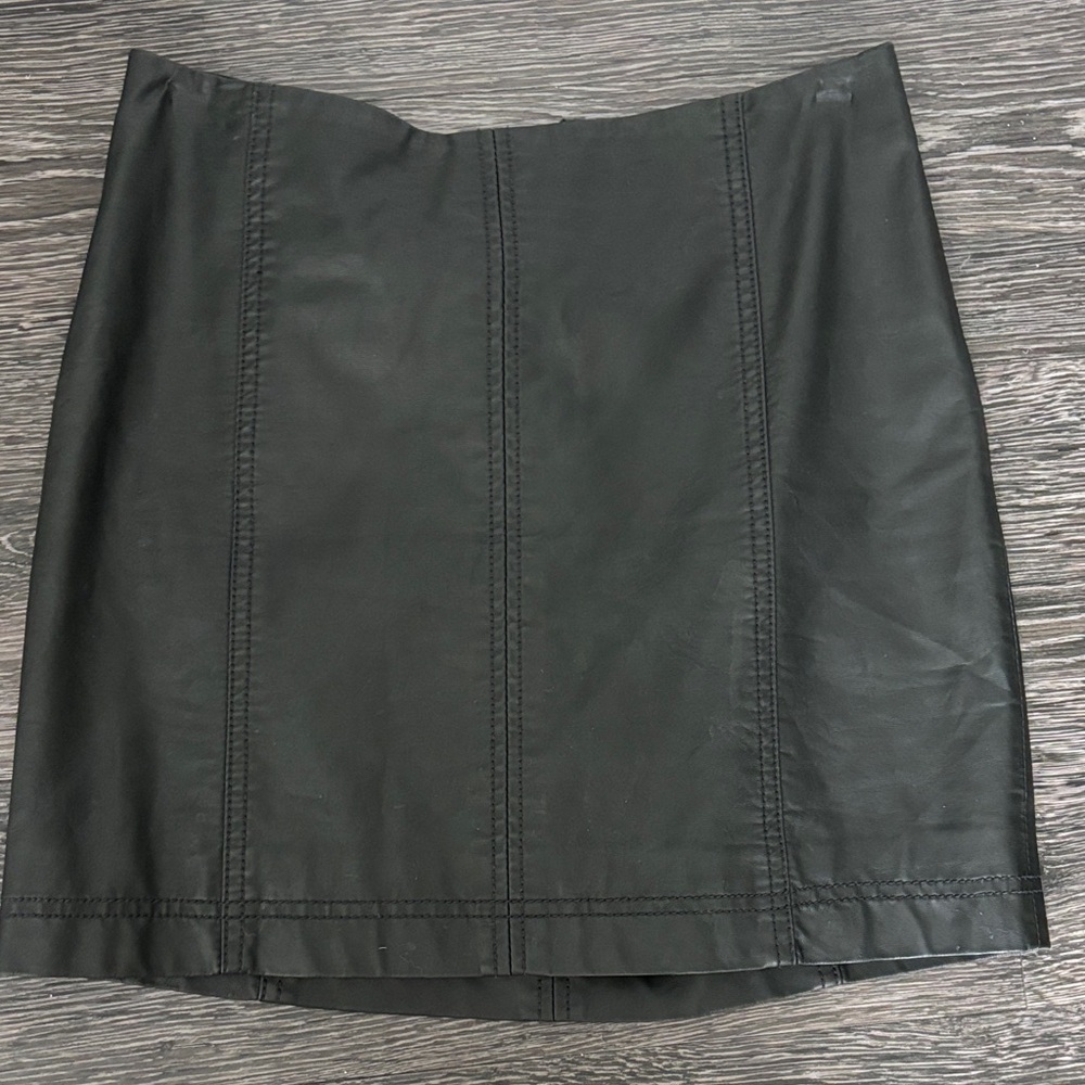 Free people size 0 faux leather mini skirt